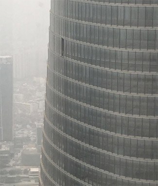 Shanghai tower glass falls